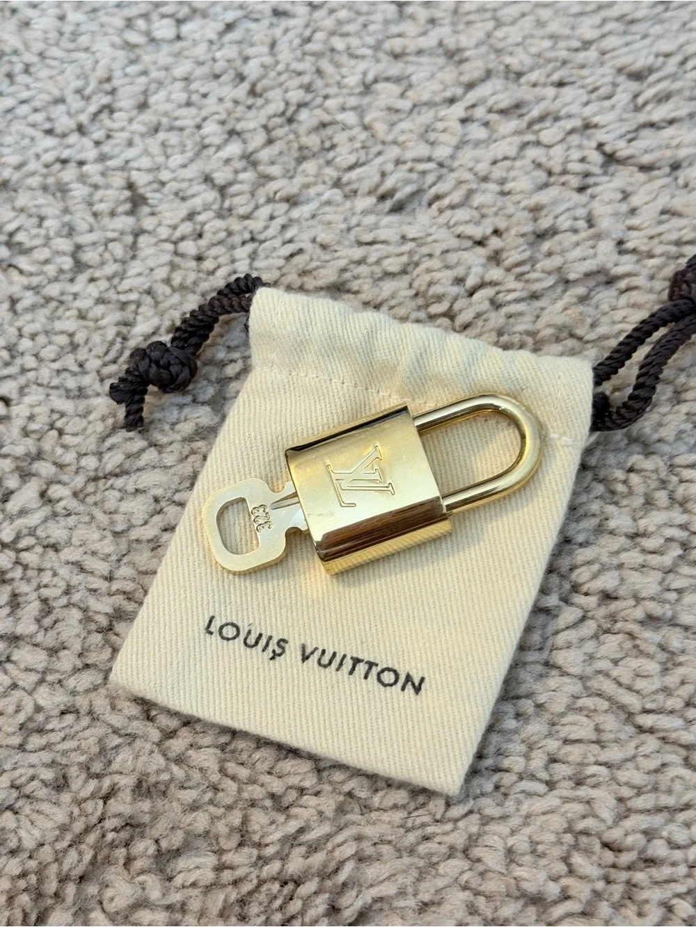 LOUIS VUITTON